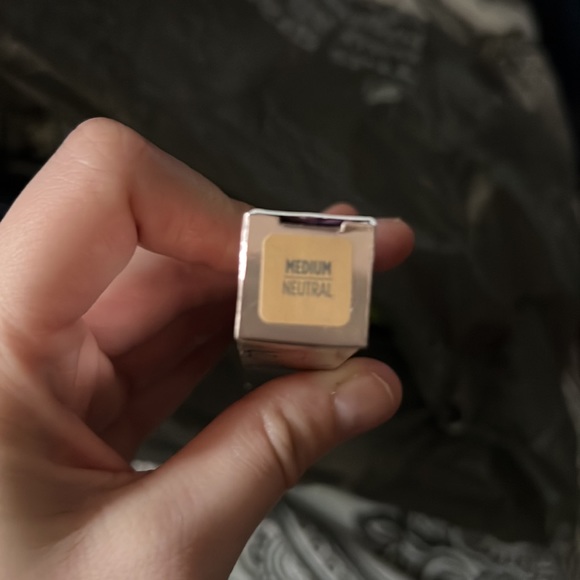 UD  concealer - Medium Neutral - Picture 2 of 6